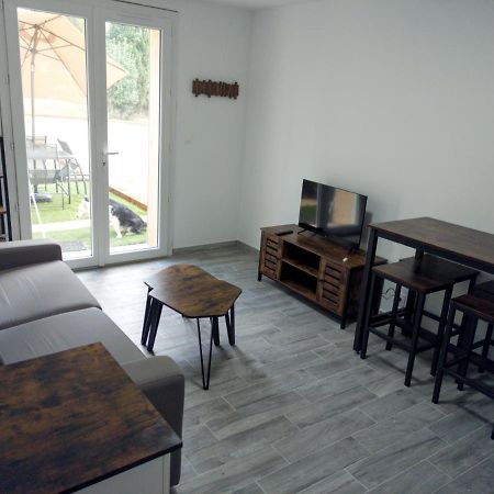 Offrez-Vous Un Sejour Dans Notre Studio T1 Bis A Entressen Une Grande Piscine Pour Se Rafraichir ,Un Espace De Jeux Pour Enfants Pour Des Heures De Divertissement Un Terrain De Petanque Pour Des Parties Endiablees Exteriör bild